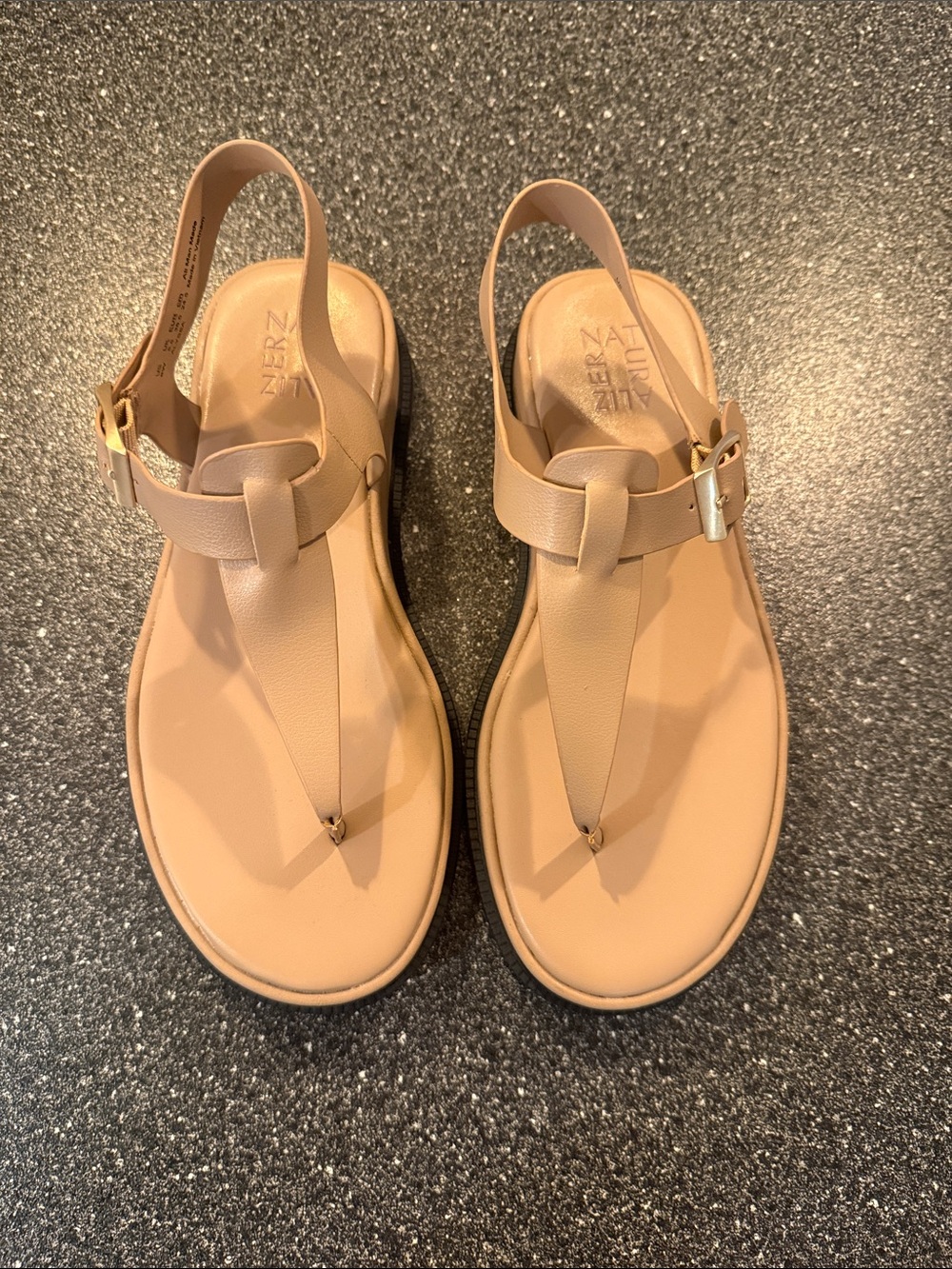 Like New Women’s Naturalizer Nude/Tan Slingback Thong Sandals - size 8 Wide